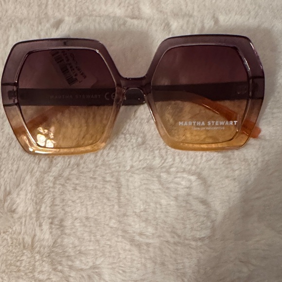 NWT Chic Martha Stewart Sunglasses with Brown Tint